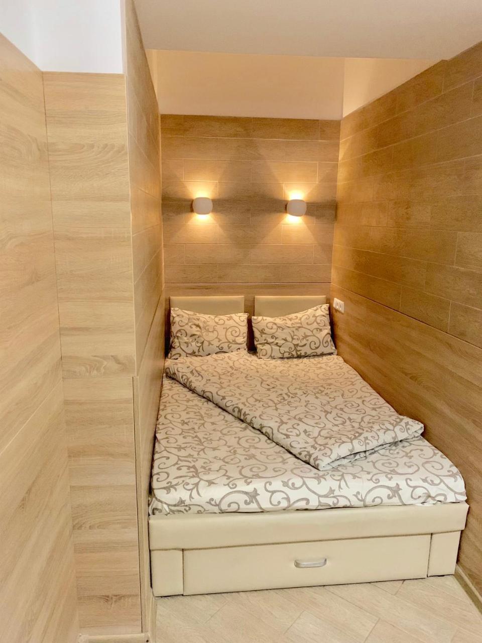 Невелика Smart Квартира В Центрі Для Пари Lviv Bagian luar foto