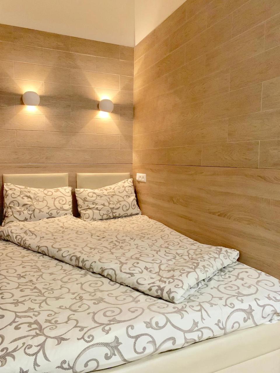 Невелика Smart Квартира В Центрі Для Пари Lviv Bagian luar foto