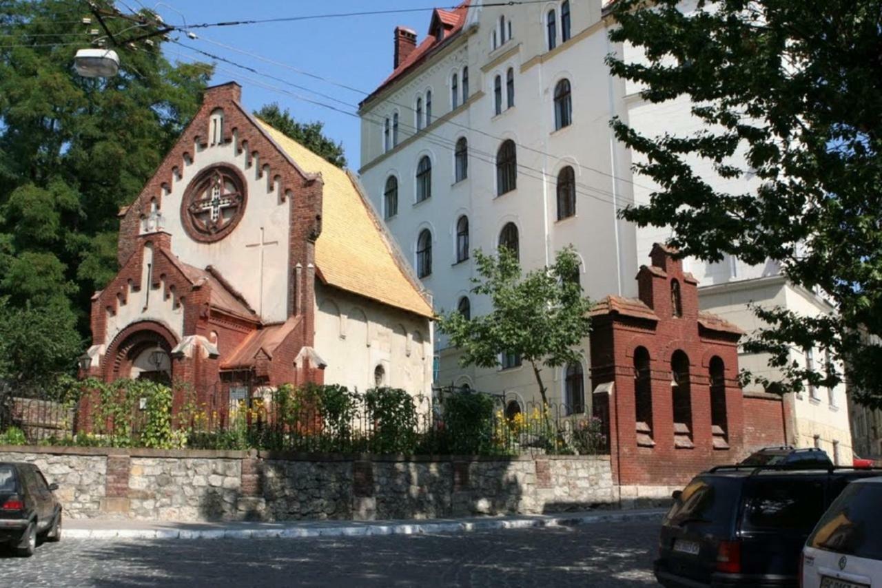 Невелика Smart Квартира В Центрі Для Пари Lviv Bagian luar foto