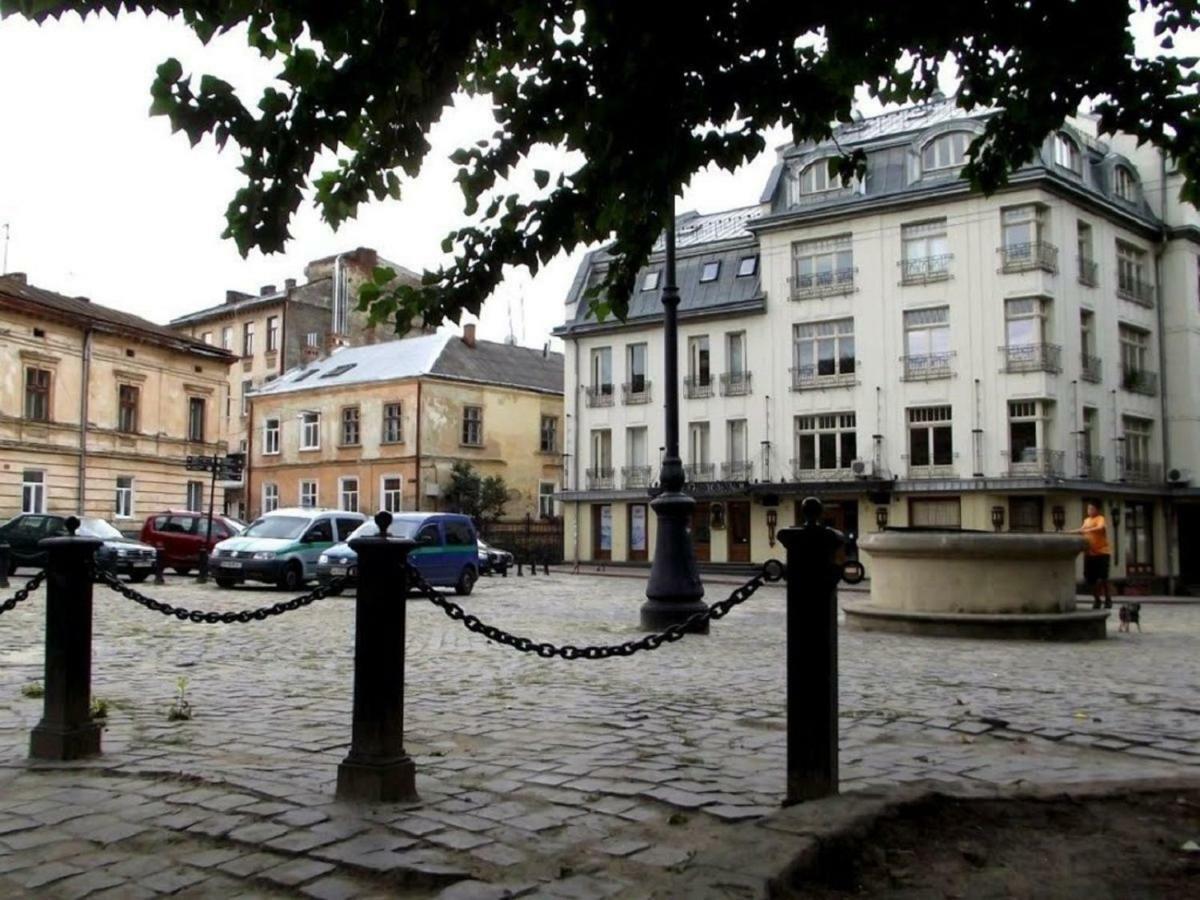 Невелика Smart Квартира В Центрі Для Пари Lviv Bagian luar foto